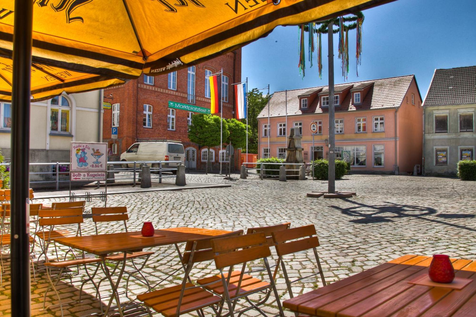 Hotel Am Markt Altentreptow Kültér fotó