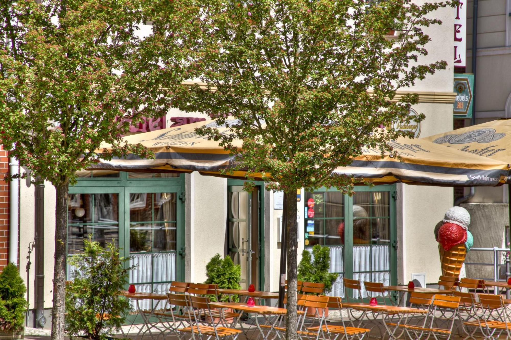 Hotel Am Markt Altentreptow Kültér fotó